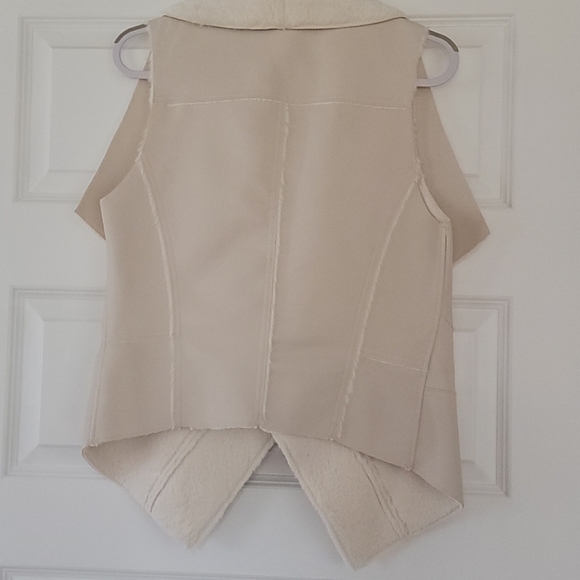 Chelsea & Violet faux fur and faux leather vest - Picture 3 of 5